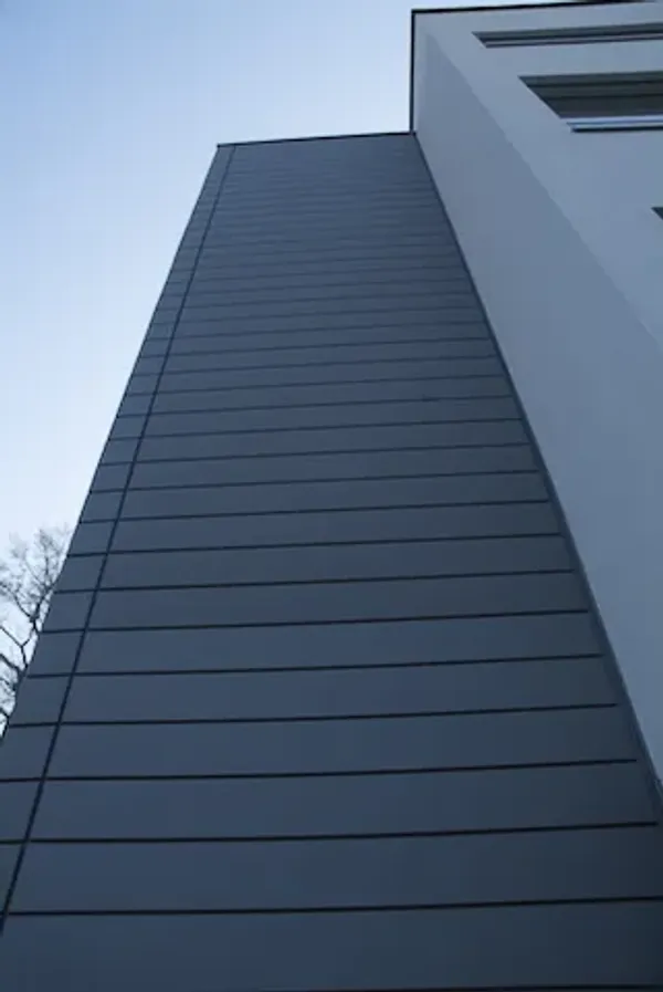 Moderne zinken gevelbekleding
